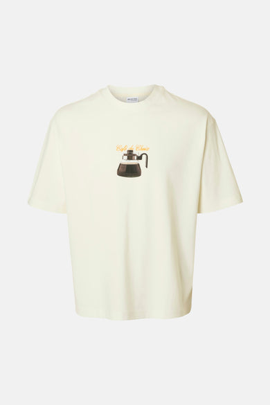 T-shirt écru à manches courtes de SELECTED HOMME, avec une image d'une cafetière et le texte "Café du Choix".