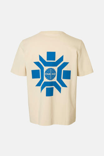 Beige T-shirt met korte mouwen van SELECTED, met een blauw Pan Am-logo op de rug.
