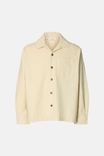 Chemise de couleur écru à manches longues, fermeture boutonnée et poche poitrine de SELECTED.