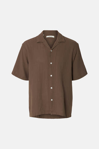 Bruin getextureerd overhemd met korte mouwen van Selected, met een camp collar en witte knopen.