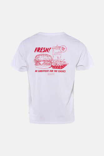 Wit T-shirt met korte mouwen van Levi's®, met rode print van een hamburger, frietjes en een drankje op de achterkant.
