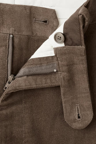 Pantalon marron de MANGO, avec une fermeture à glissière et une fermeture à nœud ouverts, fabriqué en velours côtelé.