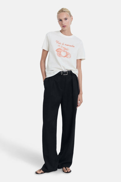 T-shirt blanc à manches courtes de MANGO, avec une impression graphique d'oranges et de texte italien.