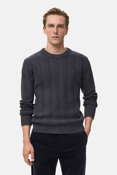 Sweat-shirt gris à col rond de MANGO, avec un motif rayé subtil et des manches longues, vu de dos.
