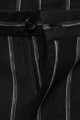 Zwarte short van MANGO met krijtstreep en ritssluiting en knoop detail.