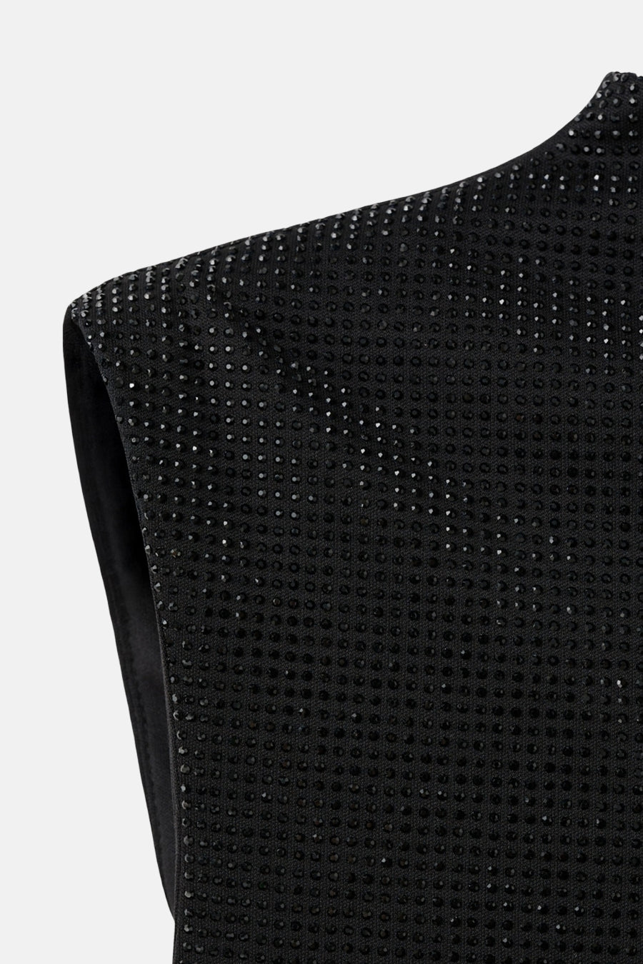 Blouse sans manches noire de MANGO, avec de petits strass noirs et un fini lisse.
