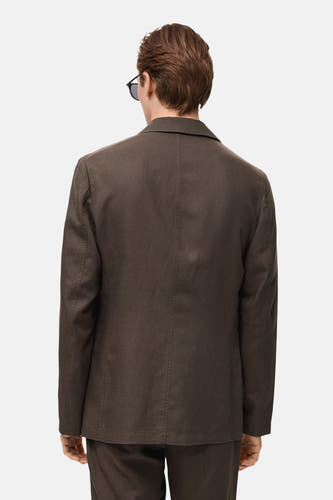 Bruine blazer van MANGO, gezien van achteren, met een subtiele textuur en lichte schouderlijn.