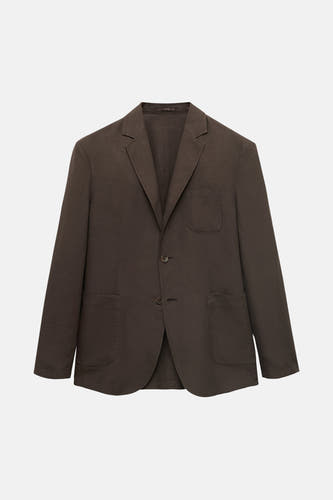 Bruine blazer van MANGO, met reverskraag, lange mouwen en zakken aan de voorkant.