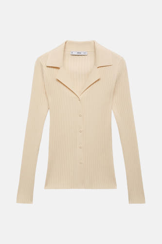 Cardigan jaune de MANGO avec des manches longues, un col et une fermeture à boutons.