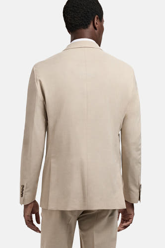 Beige blazer van MANGO, gezien van achteren, met een gladde textuur en subtiele knopen op de mouwen.
