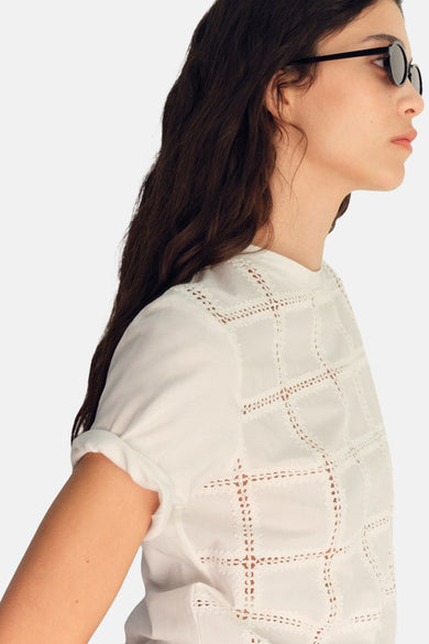 Wit T-shirt met korte mouwen van MANGO, met vierkante perforatie details.