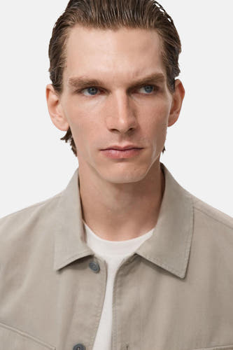 Beige overhemd (lange mouwen) van MANGO, met een klassieke kraag en zichtbare knoopsluiting.