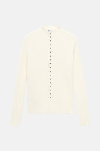 Beige gilet van MANGO met een rij zilveren knopen aan de voorkant tegen een egale achtergrond.
