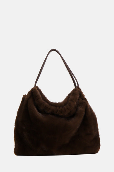 Bruine schoudertas van MANGO, met zachte faux fur textuur en dunne schouderbanden.