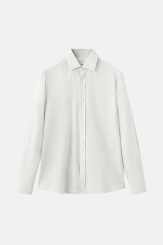Chemise verte à manches longues de MANGO, avec des rayures verticales subtiles et une fermeture à boutons.