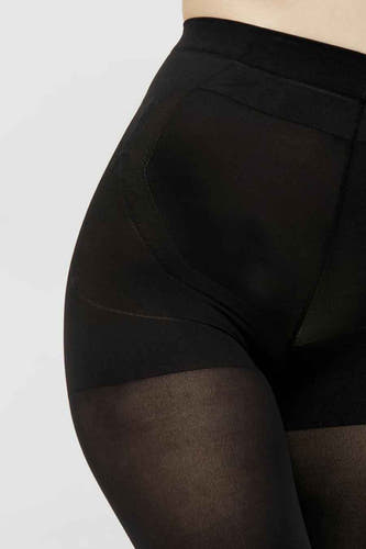 Pantys noirs de PIECES®, avec une texture mate et une partie qui forme le ventre.