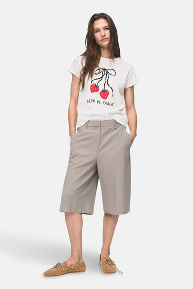 T-shirt blanc à manches courtes de MANGO, avec un imprimé de fraises et le texte "Coeur de Fraise".