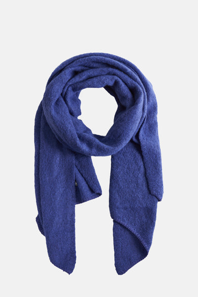 Écharpe d'hiver bleue de PIECES®, avec une douce texture et un ajustement lâche et confortable.