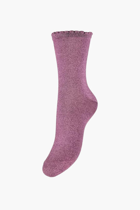 Roze sokken van PIECES®, met een subtiele glans en een geribbelde bovenkant.
