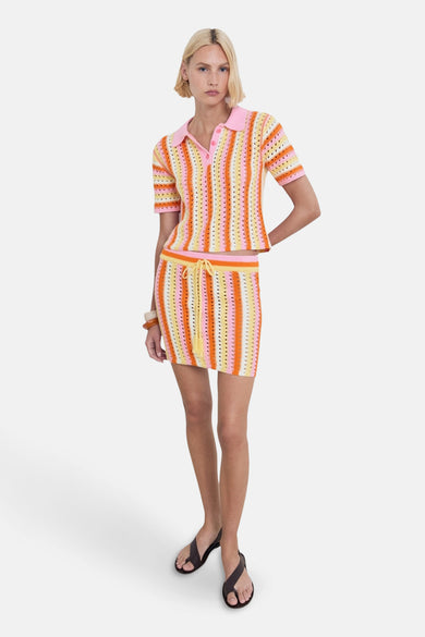 Polo multicolore à manches courtes de MANGO, avec des rayures verticales et une jupe coordonnée.