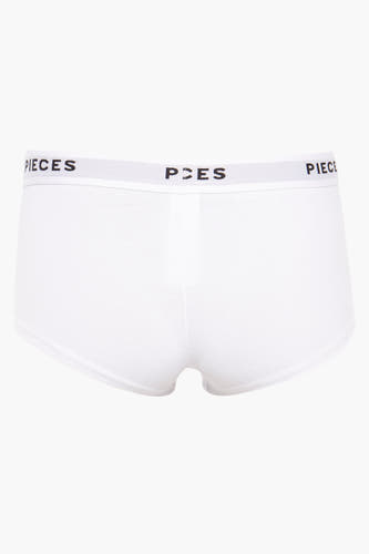 Witte shorty van PIECES® met een elastische tailleband met het merklogo.