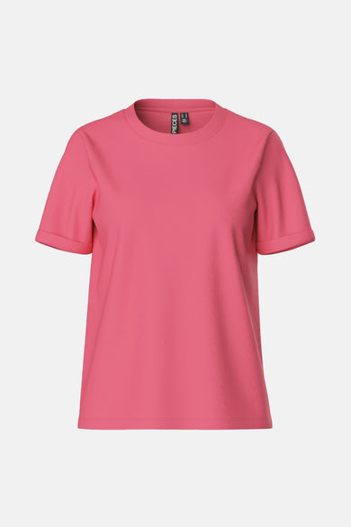 T-shirt rose à manches courtes de PIECES®, vu de derrière avec des manches retroussées et une texture lisse.