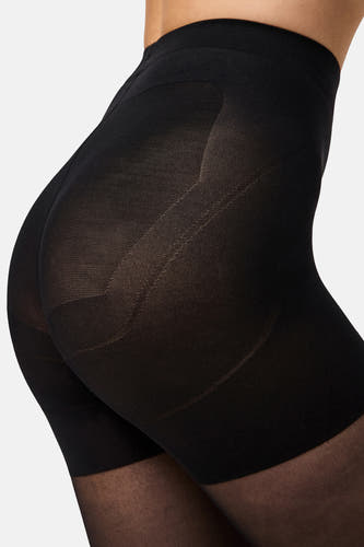 Panties noirs de PIECES®, avec une capture détaillée du dos et des renforts.