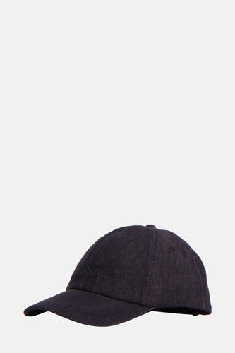 Blauw denim pet van MANGO, met subtiele tekst op de voorkant.