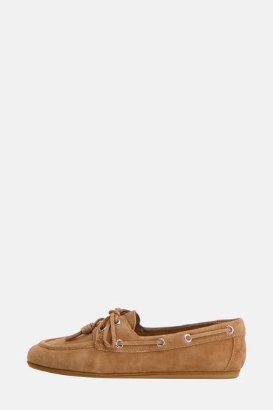 Beige platte schoenen van MANGO, met veterdetails en een suède-achtige textuur, in een zijwaarts perspectief.
