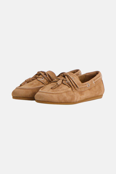 Beige platte schoenen van MANGO met vetersluiting en een suède textuur.