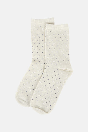 Chaussettes écru de PIECES® avec un motif à pois bleu subtil et une texture douce.