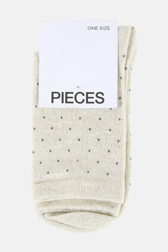 Chaussettes écru de PIECES, avec un motif à petits pois fin et une texture subtile.