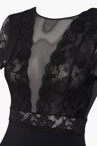 Corps noir de PIECES® avec détails d'angle sur le dessus et insert en mesh.