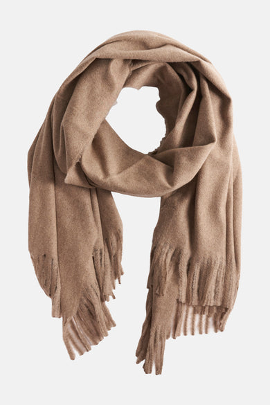 Écharpe d'hiver beige de MANGO, avec des franges longues et une douce texture.