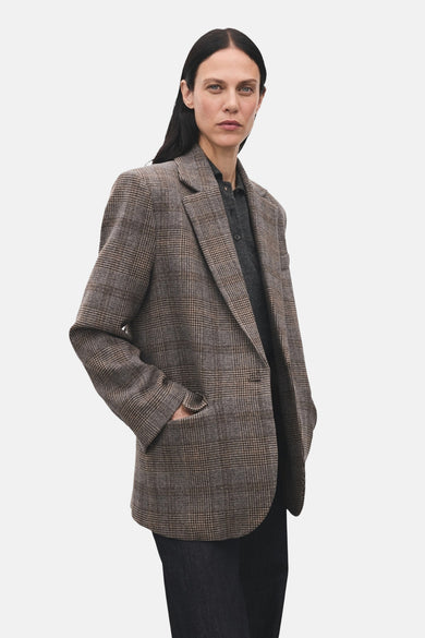 Bruine blazer van MANGO met ruitpatroon, lange mouwen en zakken.