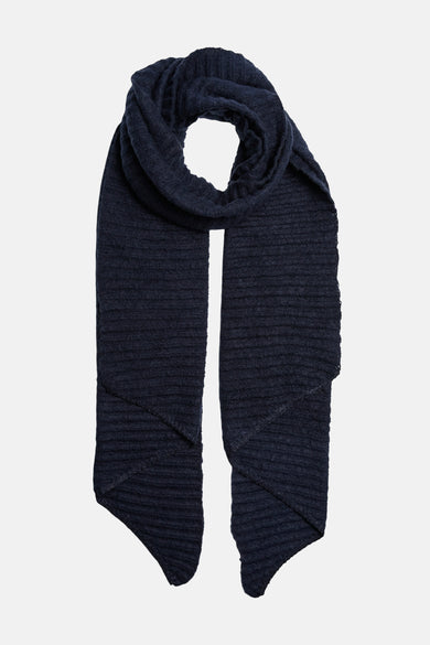 Blauwe wintersjaal van PIECES® met een geribbelde textuur en decoratieve knopen aan de uiteinden.
