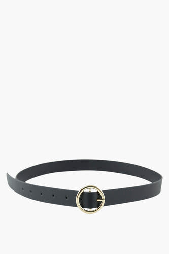 Ceinture noire PIECES® avec une boucle ronde en or.