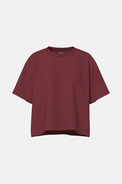 Bordeauxkleurig T-shirt met korte mouwen van PIECES®, effen kleur en een losse pasvorm.