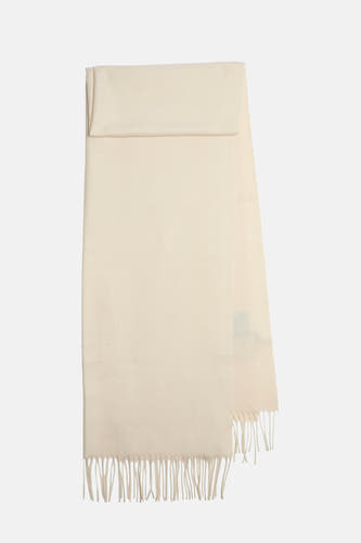 Beige wintersjaal van PIECES, met franjes aan de onderkant, op een effen achtergrond.
