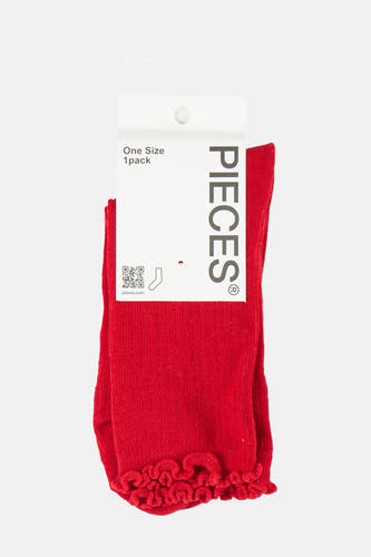 Chaussettes rouges de PIECES®, avec une texture côtelée et un bord à volants décoratif.