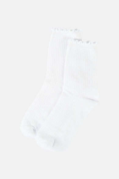 Witte sokken van PIECES®, met een ribgebreide textuur en een decoratieve gerolde rand.
