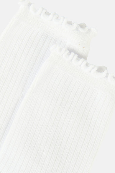 Witte sokken van PIECES® met ribbels en een geschulpte rand.