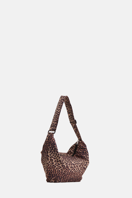 Zwarte schoudertas van PIECES® met een luipaardprint en een verstelbare schouderband.
