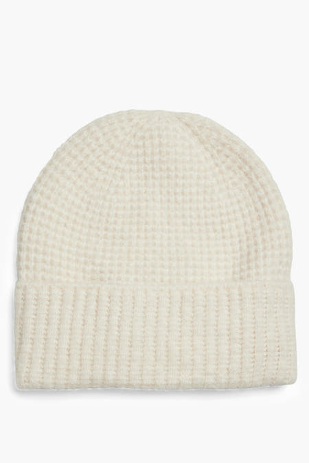 Ecru muts van PIECES® met een gebreide textuur en geribbelde rand.