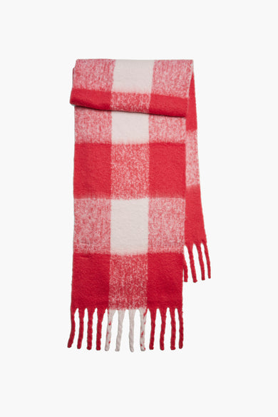 Rode wintersjaal van PIECES®, met een geblokt patroon en franjes.
