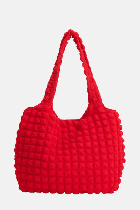 Sac à main rouge PIECES® avec une texture mate etante et des bretelles courtes.
