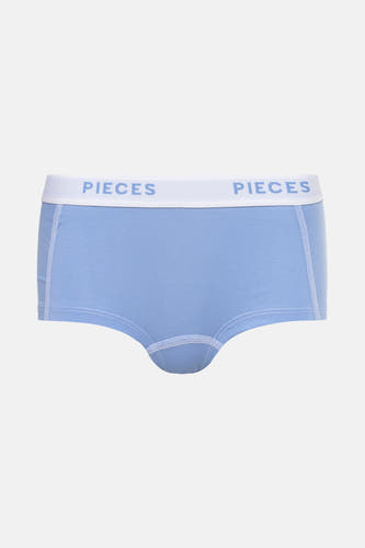 Blauw shorty ondergoed van Pieces met een witte tailleband met het logo.
