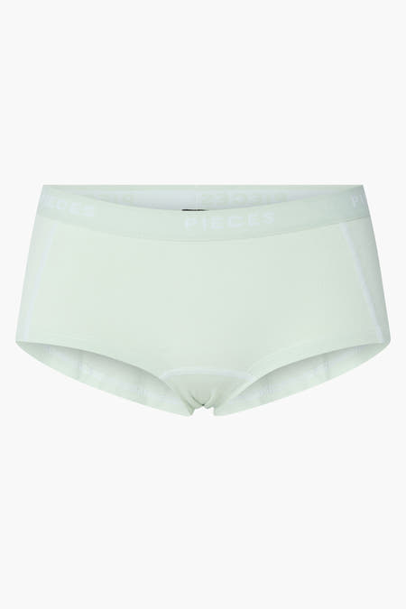 Groene shorty van PIECES met een elastische tailleband met het logo "PIECES" erop.