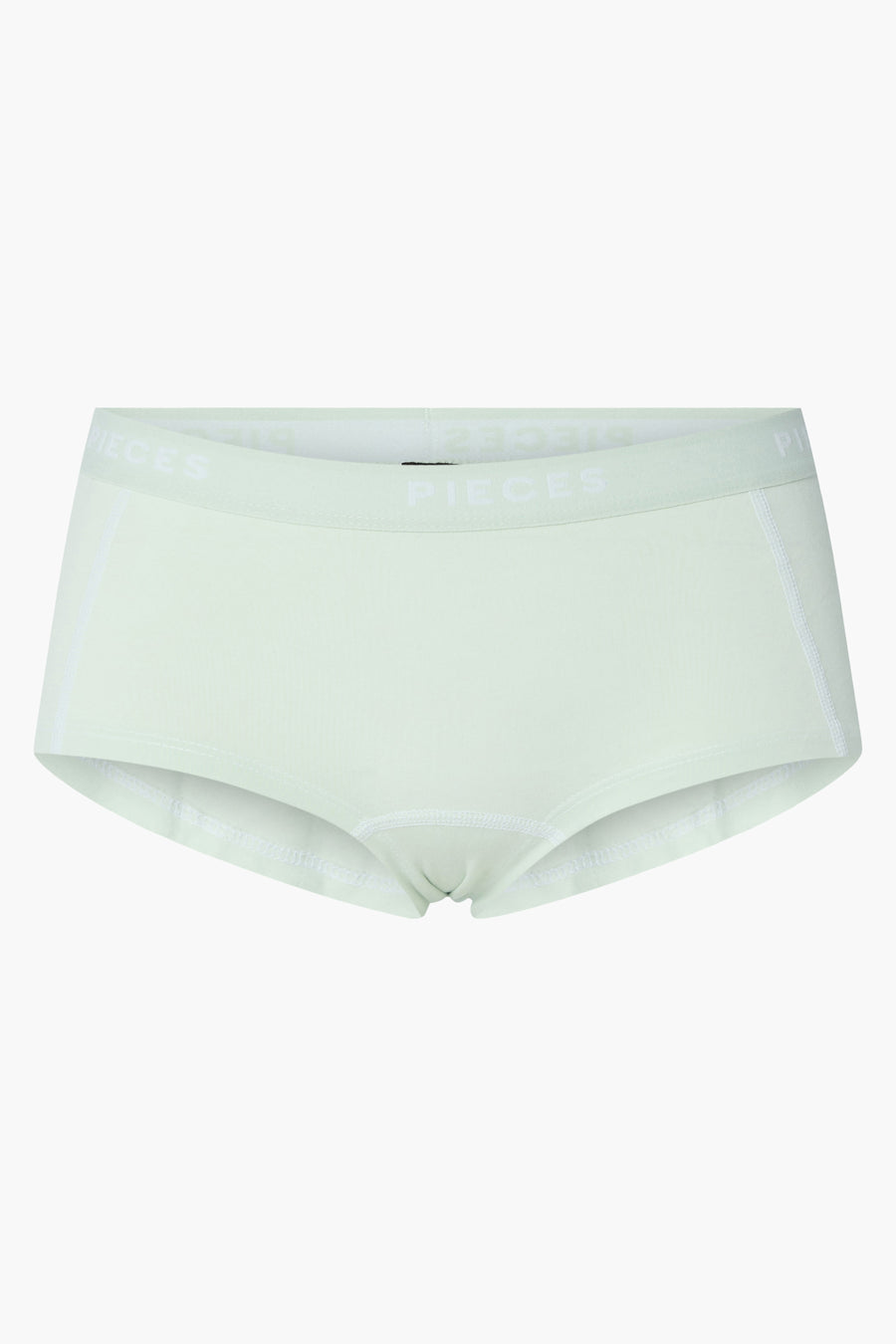 Shorty vert de PIECES avec une ceinture élastique portant le logo "PIECES".