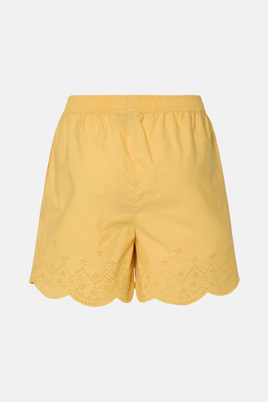 Gele short van PIECES met elastische tailleband en decoratieve broderie aan de zoom.